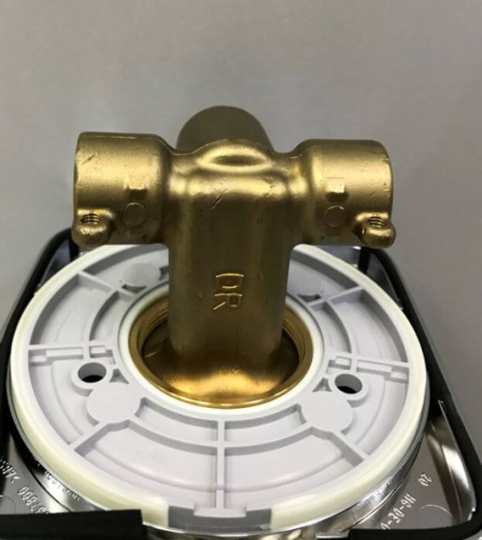 Скрытая часть смесителя для душа Hansgrohe 13620180